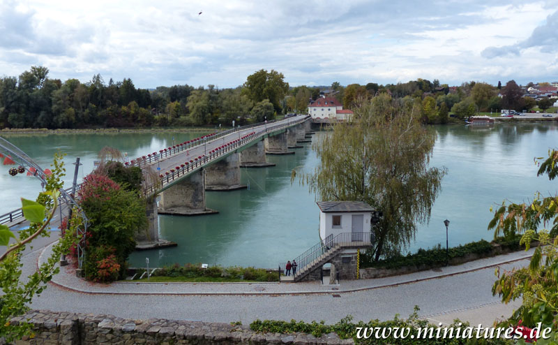 Innkilometer 16,5 an der alten Innbrücke zwischen Schärding und Neuhaus am Inn.