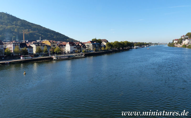 Neckarkilometer 25,45 an der Karl-Theodor-Brücke in Heidelberg.