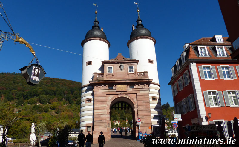 Das Brückentor an der Alten Brücke in Heidelberg, von der Stadtseite aufgenommen.