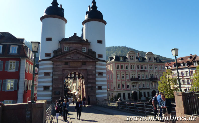 Das Brückentor an der Alten Brücke in Heidelberg, von der Feldseite aufgenommen.