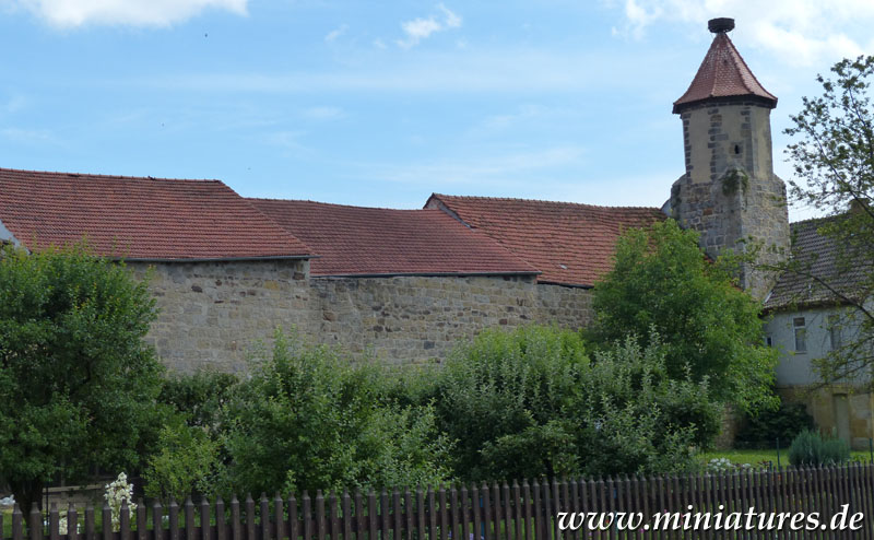 Stadtmauer mit Storchenturm in Seßlach.
