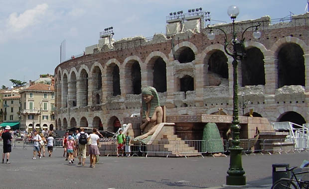 Das Amphitheater zu Verona.