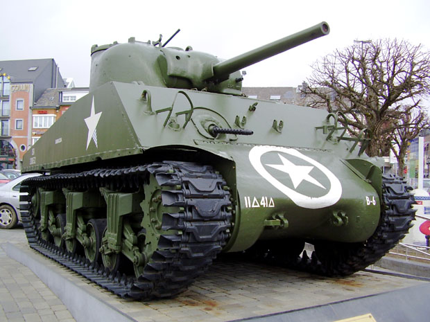 Silhouette eines US-amerikanischen mittleren Panzers M4 Sherman.